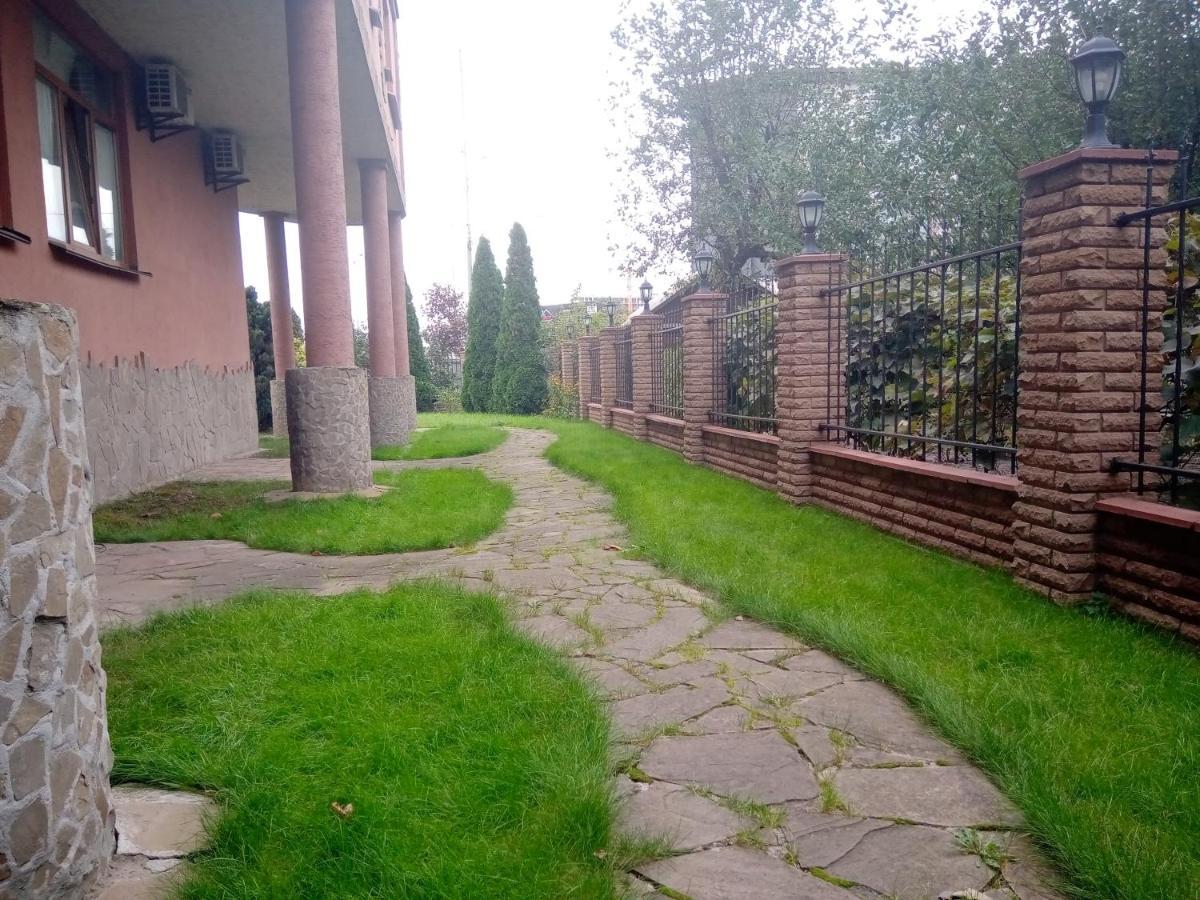 Мотель Карман Kyiv Exterior photo